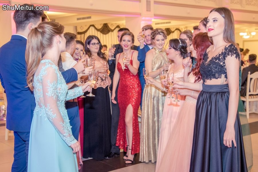 欧洲高贵的美女们聚会照片-合影部分[第4张/共35张]