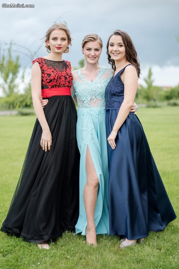 欧洲高贵的美女们聚会照片-合影部分[第15张/共35张]