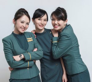 美丽的空姐们穿制服黑色丝袜在一起拍写真-第一部分