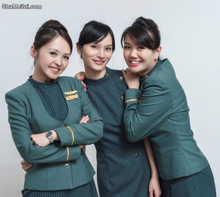 美丽的空姐们穿制服黑色丝袜在一起拍写真-第一部分[第38张/共42张]