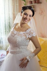 婚礼现场丰满的新娘和女嘉宾们的肉色丝袜2