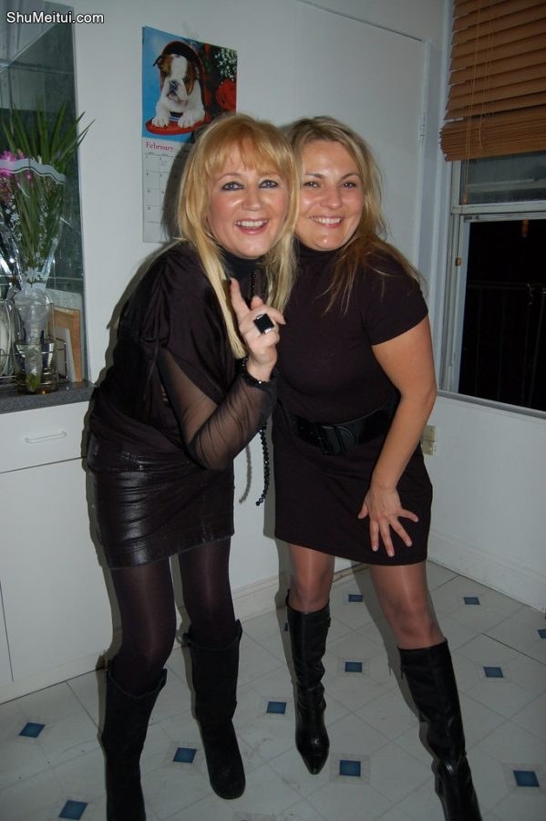 欧美金发熟女们在狂欢派对上的丝袜2[第8张/共27张]