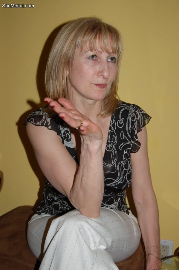 欧美金发熟女们在狂欢派对上的丝袜2[第25张/共27张]