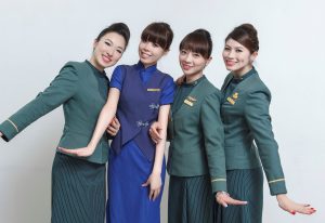 美丽的空姐们穿制服黑色丝袜在一起拍写真-第一部分