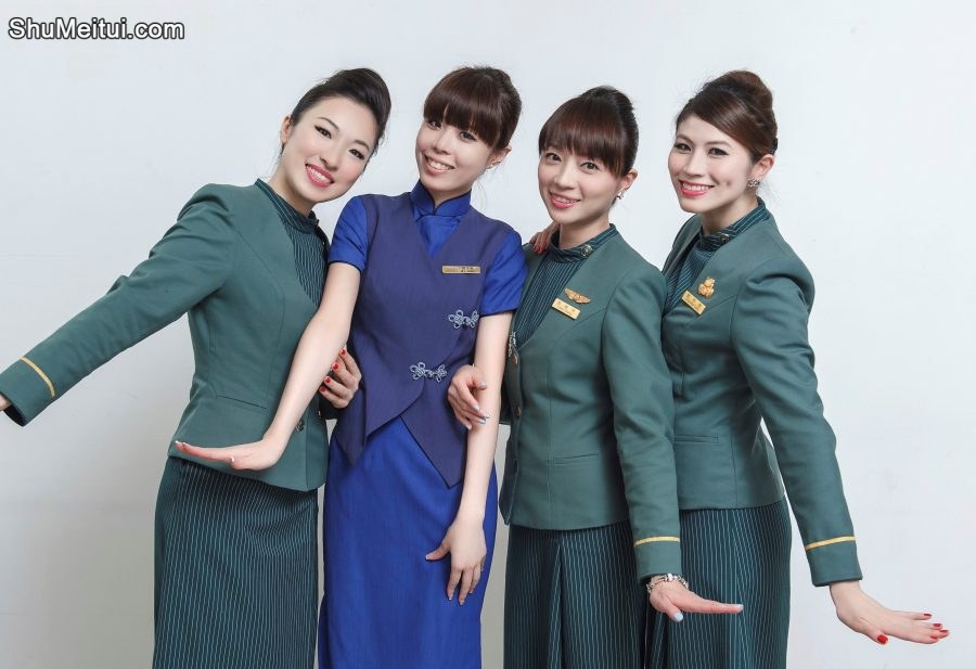 美丽的空姐们穿制服黑色丝袜在一起拍写真-第一部分[第39张/共42张]