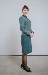 美丽的空姐们穿制服黑色丝袜在一起拍写真-第一部分