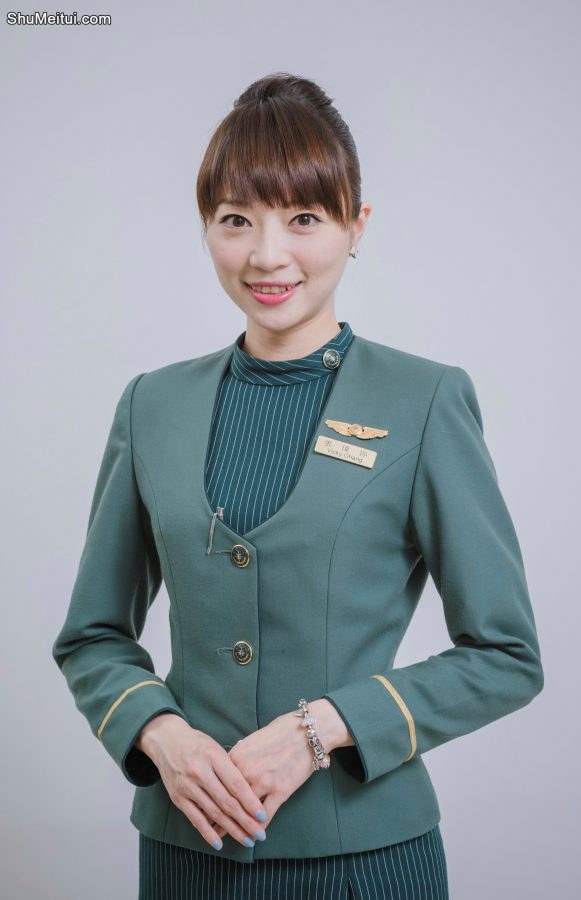 美丽的空姐们穿制服黑色丝袜在一起拍写真-第一部分[第34张/共42张]