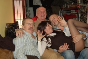 欧美金发熟女们在狂欢派对上的丝袜1