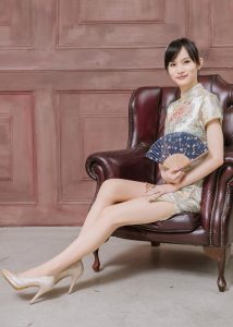 美丽的空姐们不穿制服换上旗袍秀丝袜美腿-单拍部分