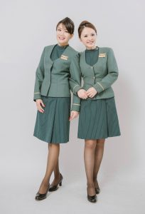 美丽的空姐们穿制服黑色丝袜在一起拍写真-第一部分