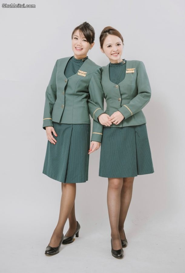 美丽的空姐们穿制服黑色丝袜在一起拍写真-第一部分[第5张/共41张]