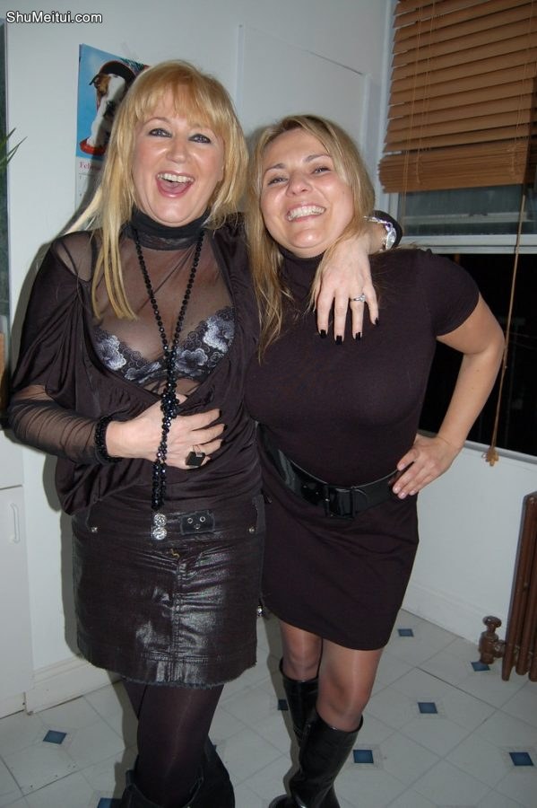 欧美金发熟女们在狂欢派对上的丝袜2[第7张/共27张]