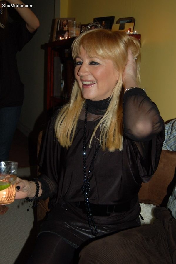 欧美金发熟女们在狂欢派对上的丝袜2[第1张/共27张]