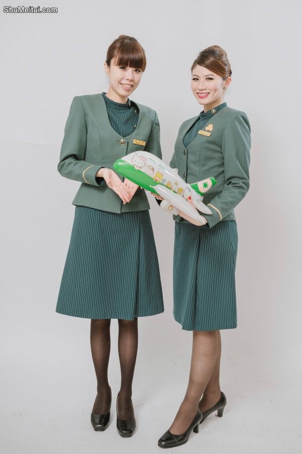 美丽的空姐们穿制服黑色丝袜在一起拍写真-第一部分[第4张/共41张]
