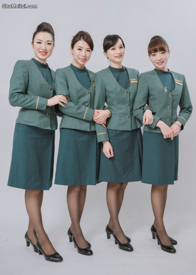 美丽的空姐们穿制服黑色丝袜在一起拍写真-第一部分[第7张/共41张]
