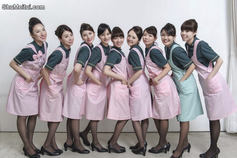 美丽的空姐们穿制服黑色丝袜在一起拍写真-第一部分[第3张/共42张]