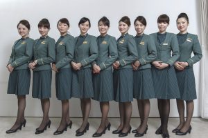 美丽的空姐们穿制服黑色丝袜在一起拍写真-第一部分