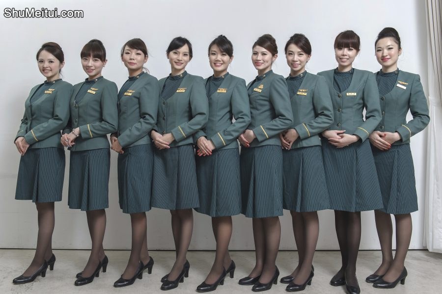 美丽的空姐们穿制服黑色丝袜在一起拍写真-第一部分[第9张/共42张]