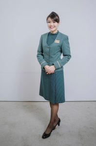 美丽的空姐们穿制服黑色丝袜在一起拍写真-第一部分