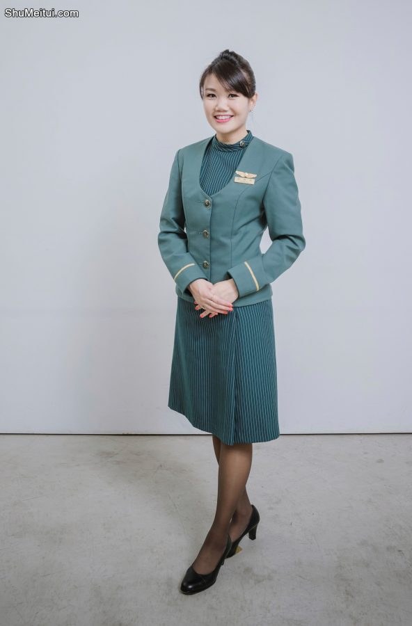 美丽的空姐们穿制服黑色丝袜在一起拍写真-第一部分[第37张/共42张]