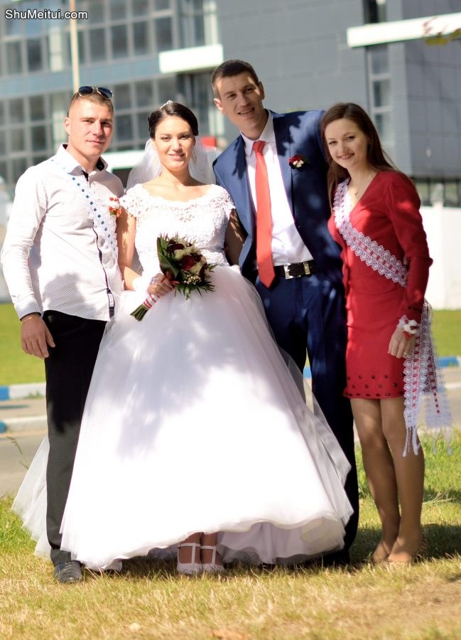 婚礼现场丰满的新娘和女嘉宾们的肉色丝袜2[第13张/共16张]