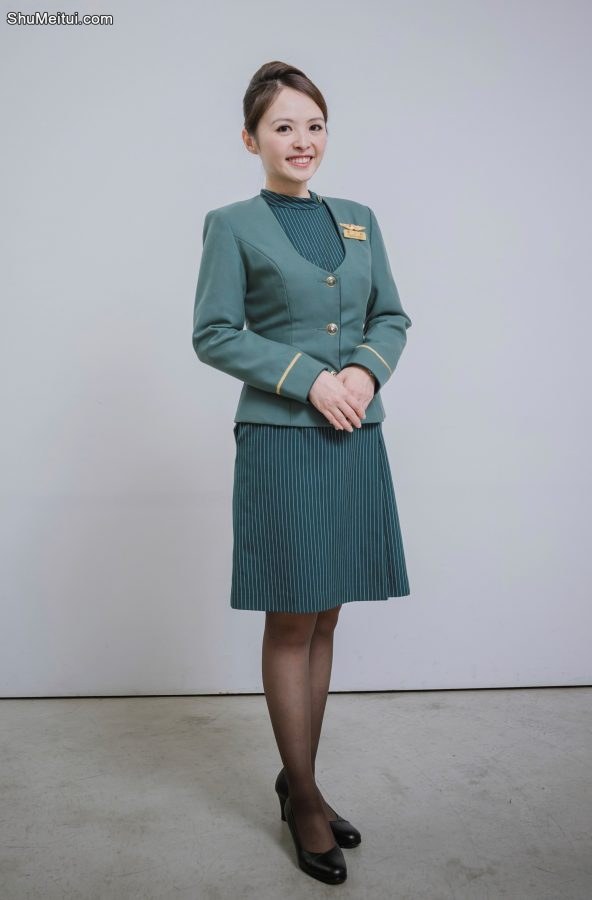 美丽的空姐们穿制服黑色丝袜在一起拍写真-第一部分[第33张/共42张]