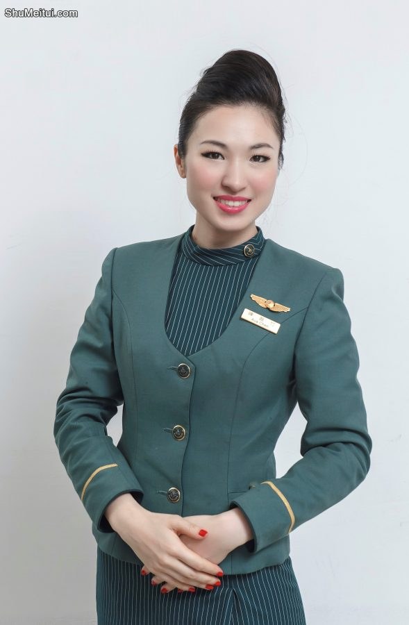 美丽的空姐们穿制服黑色丝袜在一起拍写真-第一部分[第30张/共42张]