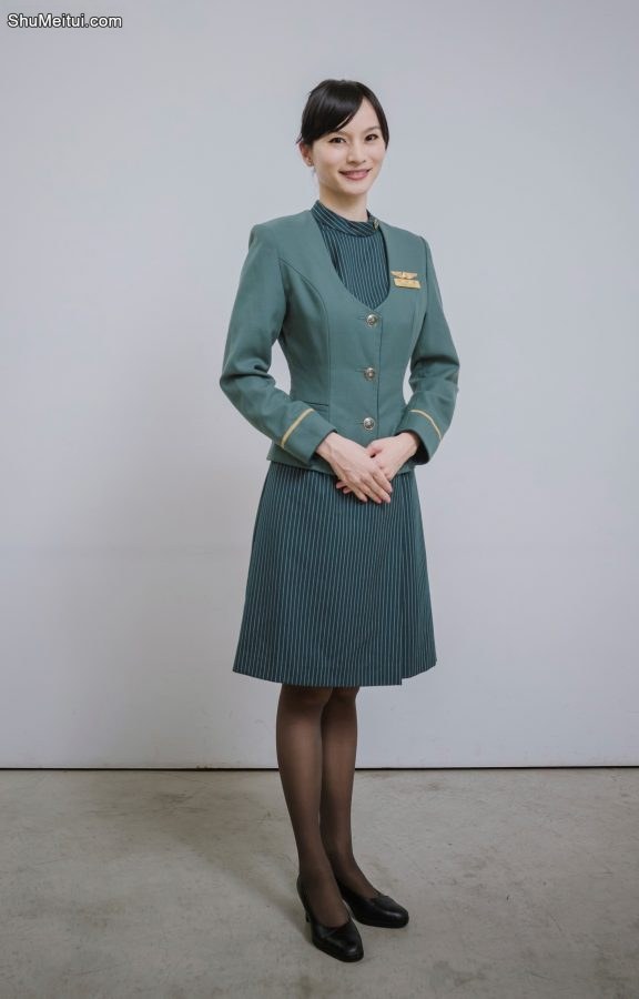 美丽的空姐们穿制服黑色丝袜在一起拍写真-第一部分[第21张/共42张]