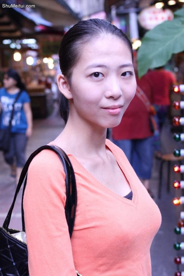 素人穿热裤筒袜外出游玩[第3张/共7张]