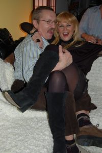 欧美金发熟女们在狂欢派对上的丝袜1