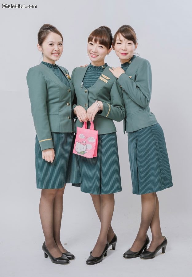 美丽的空姐们穿制服黑色丝袜在一起拍写真-第一部分[第25张/共41张]
