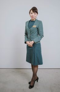 美丽的空姐们穿制服黑色丝袜在一起拍写真-第一部分