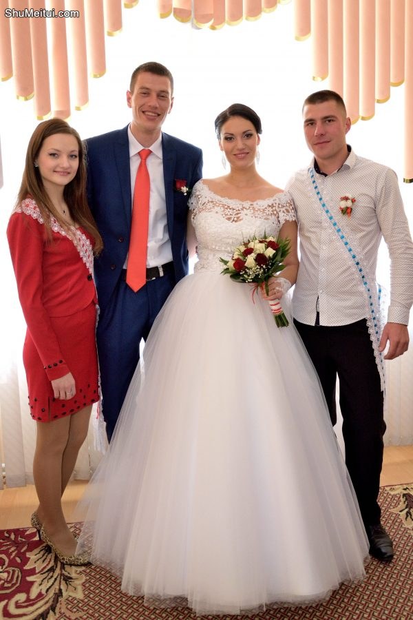 婚礼现场丰满的新娘和女嘉宾们的肉色丝袜2[第5张/共16张]