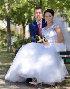 婚礼现场丰满的新娘和女嘉宾们的肉色丝袜2