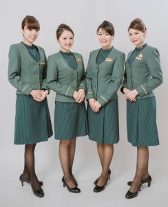 美丽的空姐们穿制服黑色丝袜在一起拍写真-第一部分