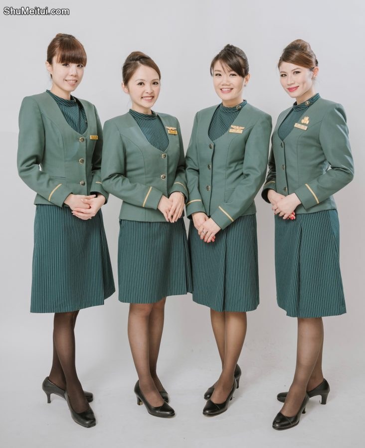 美丽的空姐们穿制服黑色丝袜在一起拍写真-第一部分[第3张/共41张]
