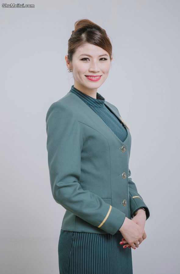 美丽的空姐们穿制服黑色丝袜在一起拍写真-第一部分[第26张/共42张]