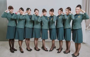 美丽的空姐们穿制服黑色丝袜在一起拍写真-第一部分