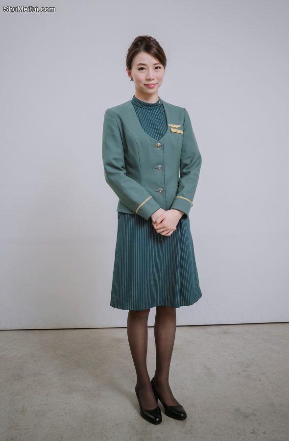 美丽的空姐们穿制服黑色丝袜在一起拍写真-第一部分[第23张/共42张]