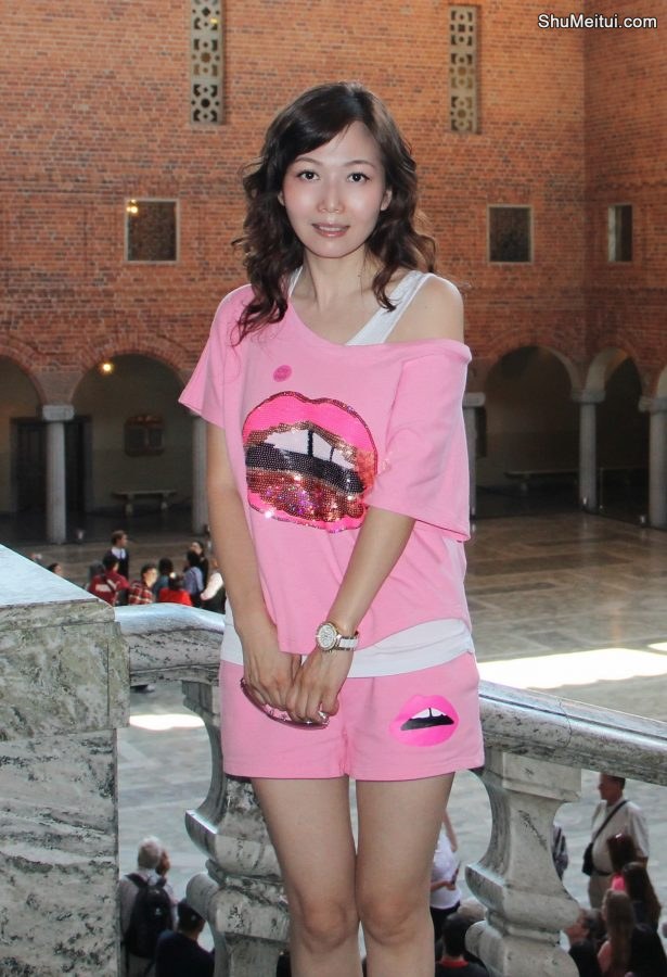 北欧旅途中知风姐的匀称玉腿[第5张/共11张]