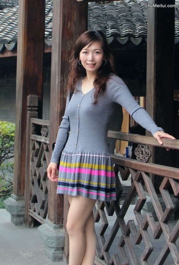 拥有超好身材的知风姐短裙配上丝袜简直了[第2张/共5张]