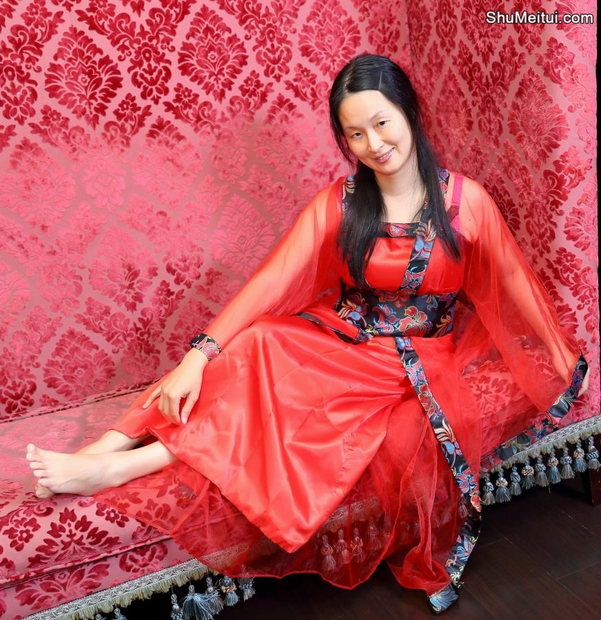 熟女Elin姐穿上古装在闺房露白足[第6张/共8张]