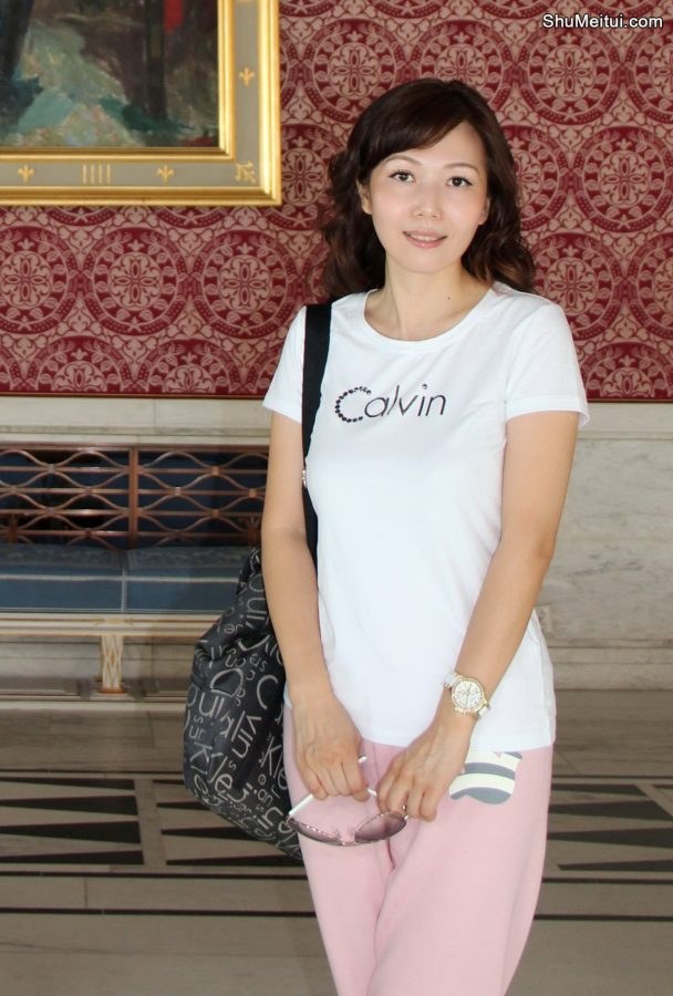 知风姐身穿粉色运动装畅游挪威小镇[第13张/共15张]