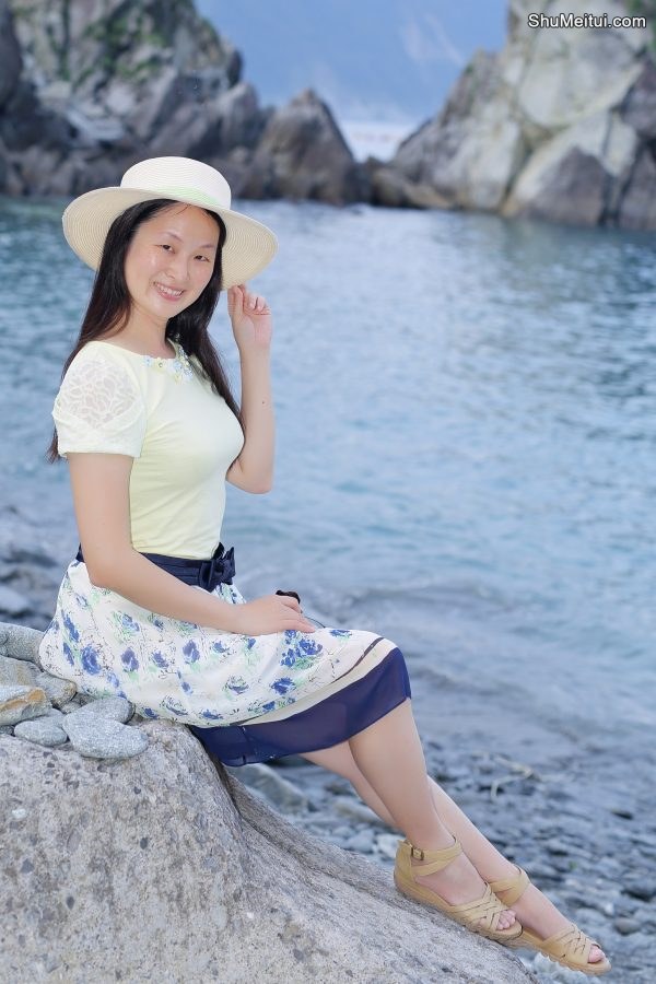 美丽风景中上围丰满的成熟美姐[第2张/共9张]