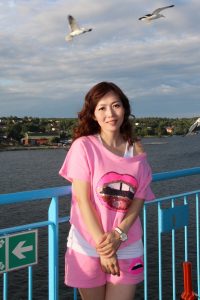 北欧旅途中知风姐的匀称玉腿