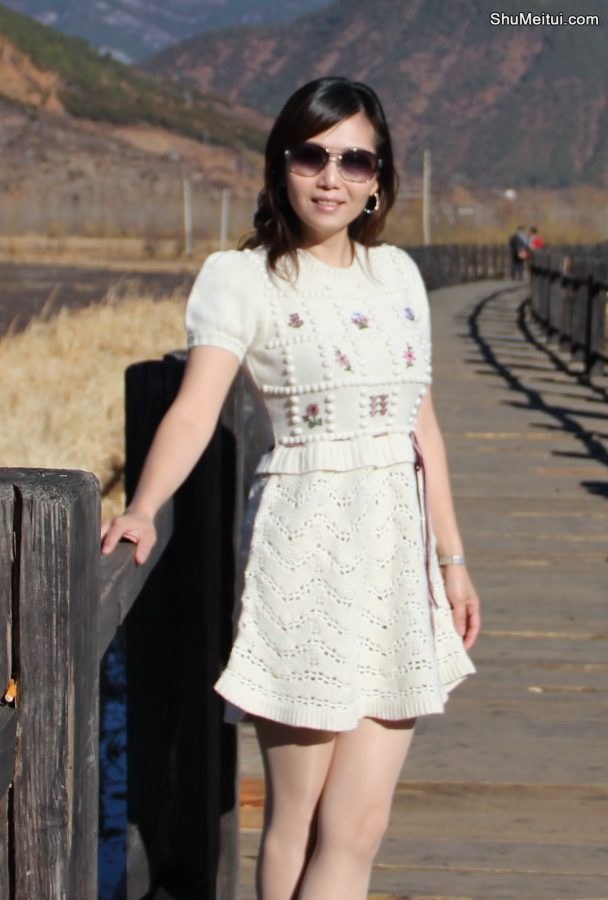 知风姐阳光下耀眼的肉色丝袜[第4张/共9张]