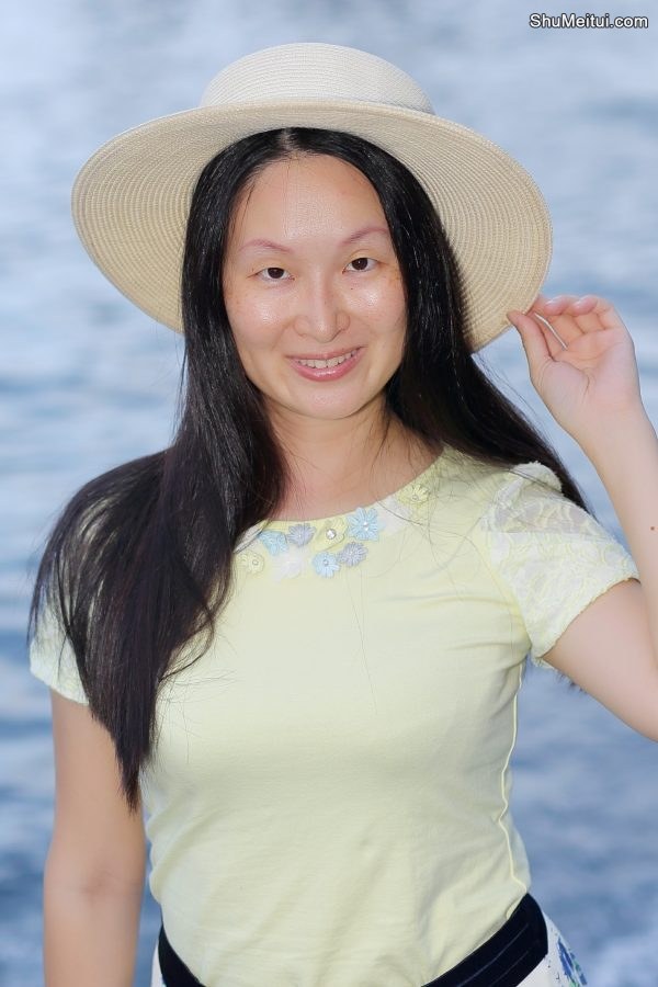 美丽风景中上围丰满的成熟美姐[第3张/共9张]