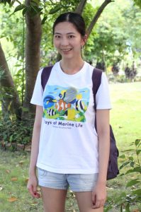 外出穿牛仔短裤腿型不错