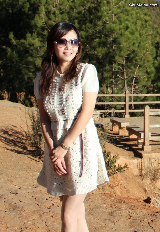 知风姐阳光下耀眼的肉色丝袜[第2张/共9张]