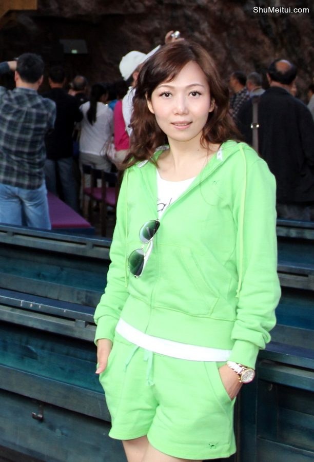 知风在赫尔辛基的蓝天白云下展示美好身材[第9张/共9张]